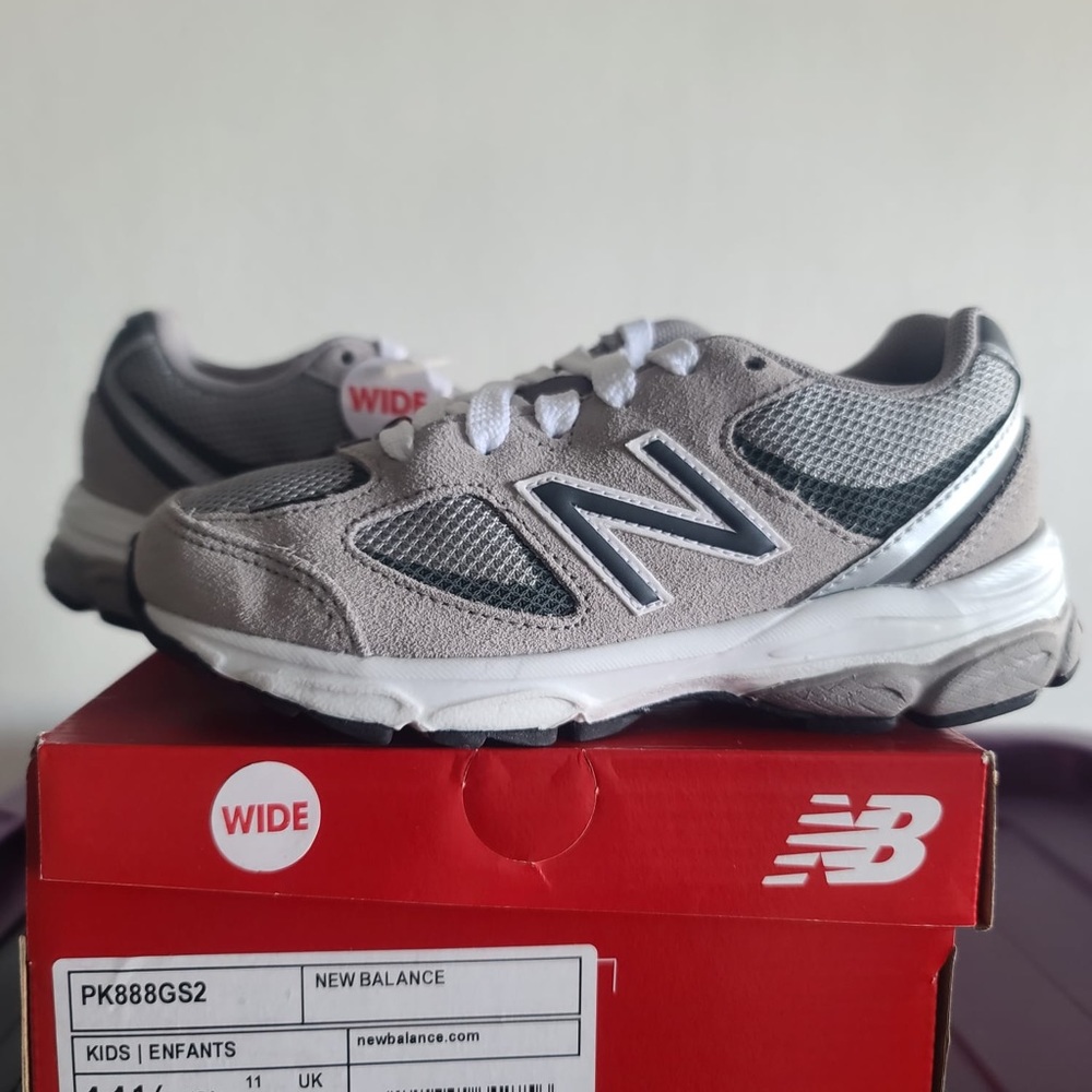 New in the box , new balance sneakers size 11.5 wide for toddler boy